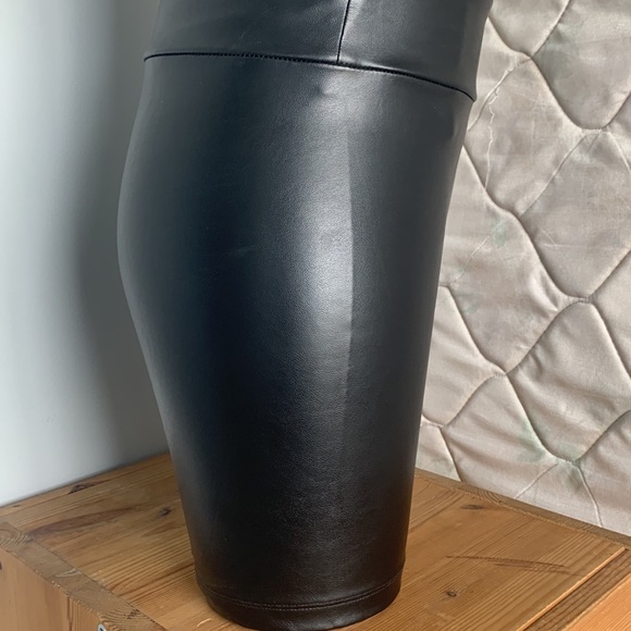 GARAGE Spandex Shorts - Picture 2 of 4